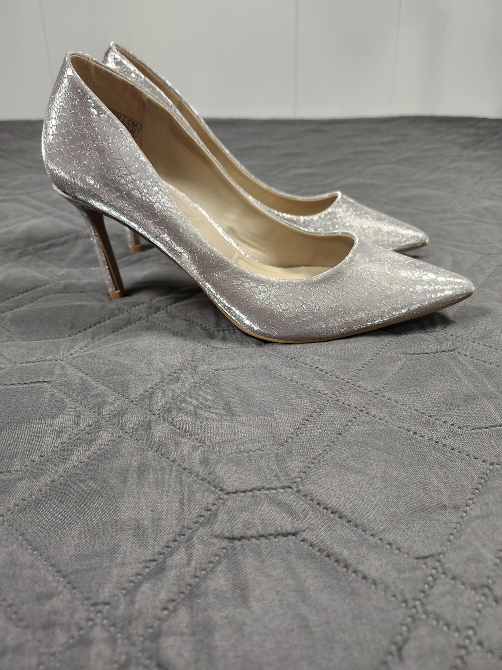 Jenn Ardor Silver Pointed-Toe Stiletto Pumps Size 7 Has Wear On Heel